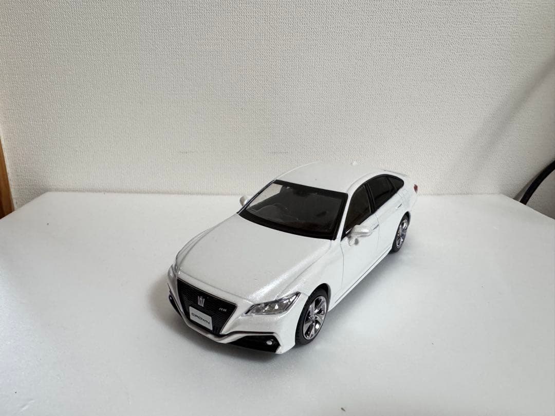 カラーサンプル ミニカー 1/30 クラウン、ランドクルーザー、CH-R GR