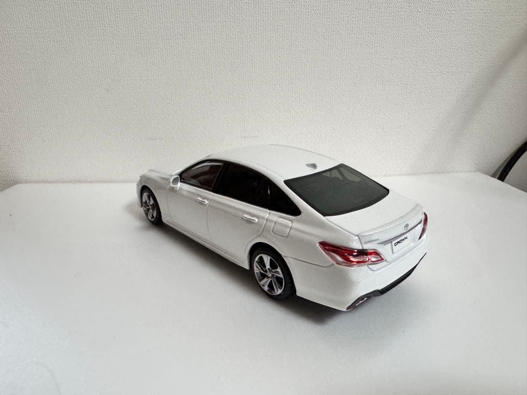 カラーサンプル ミニカー 1/30 クラウン、ランドクルーザー、CH-R GR