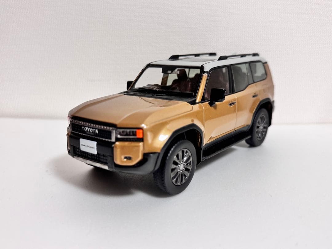 カラーサンプル ミニカー 1/30 クラウン、ランドクルーザー、CH-R GR