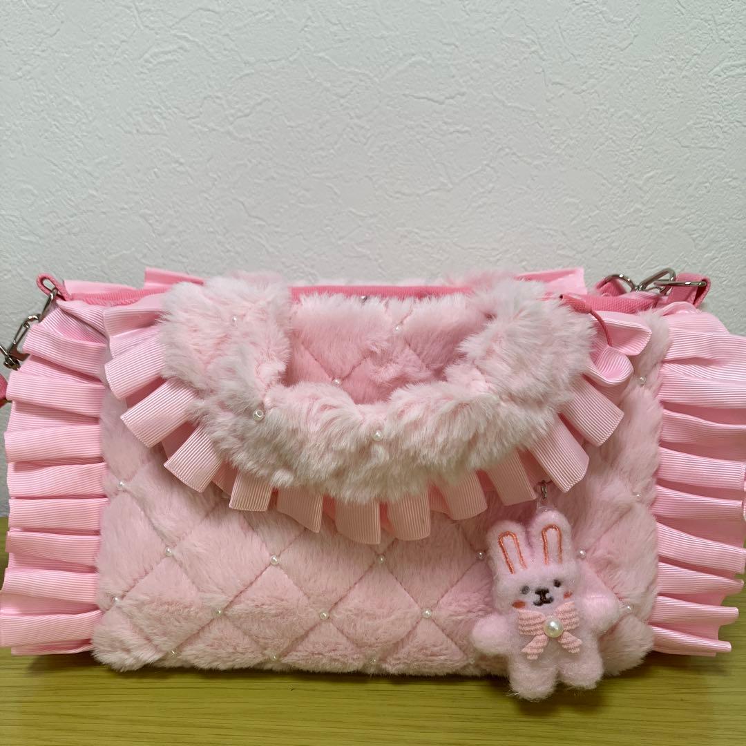 フリル　ボアバック　ショルダーバック　横22×縦15×マチ10㎝　マスコット付