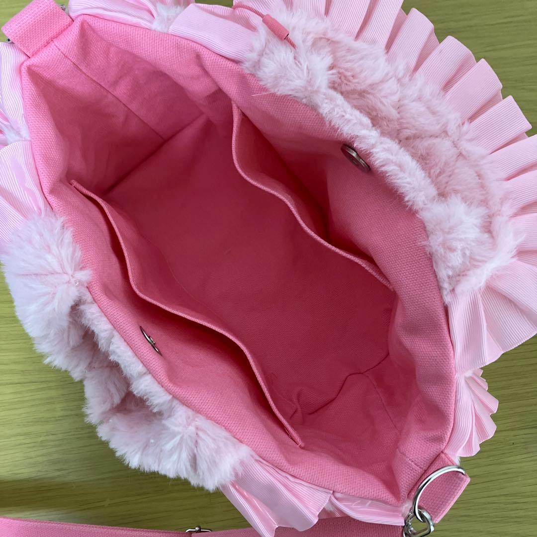 フリル　ボアバック　ショルダーバック　横22×縦15×マチ10㎝　マスコット付