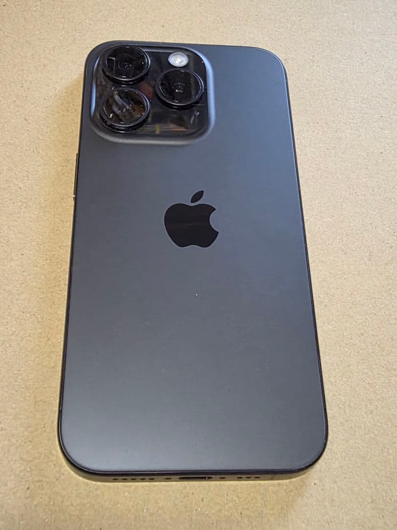 iPhone15pro チタニウムブラック128gb 美品