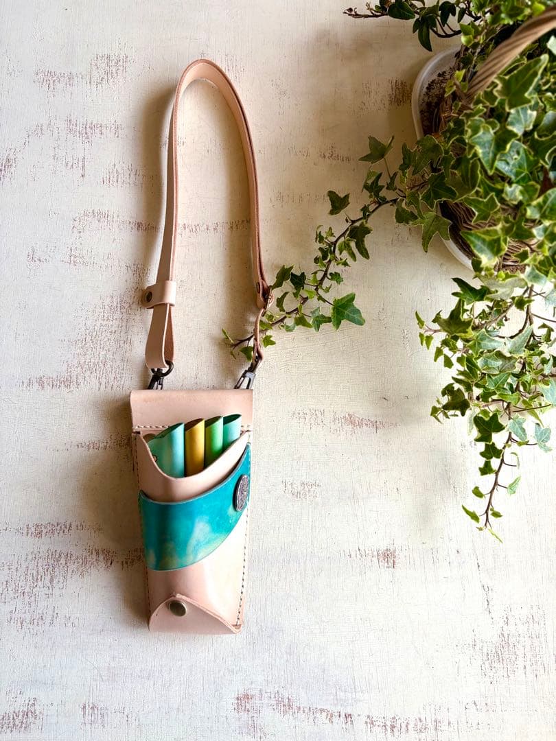 気まぐれお値引き中　ヌメ革ナチュラル、ターコイズマーブルのシザーケース