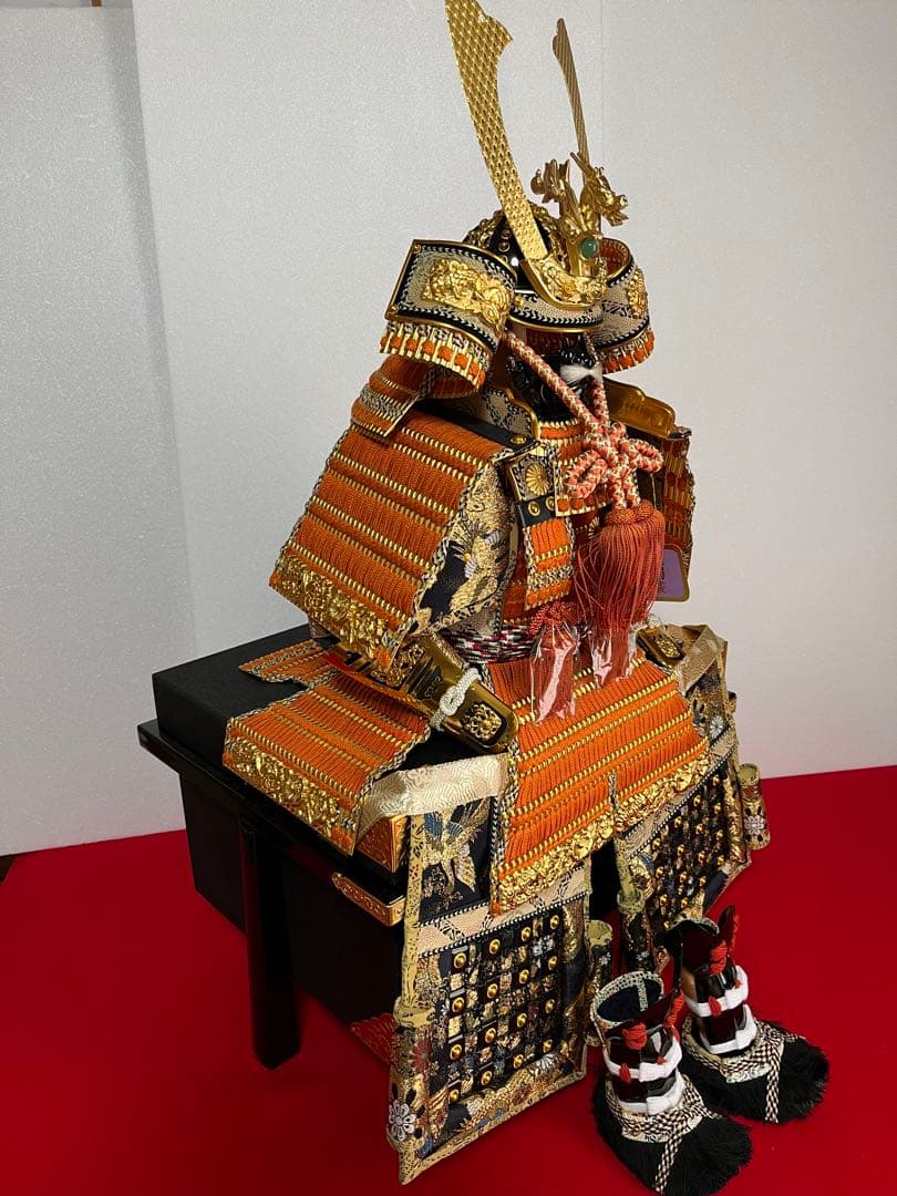 金小札緋縅大鎧