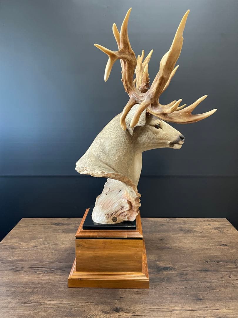 置物 CROWNING GLORY by JOE SLOCKBOWER