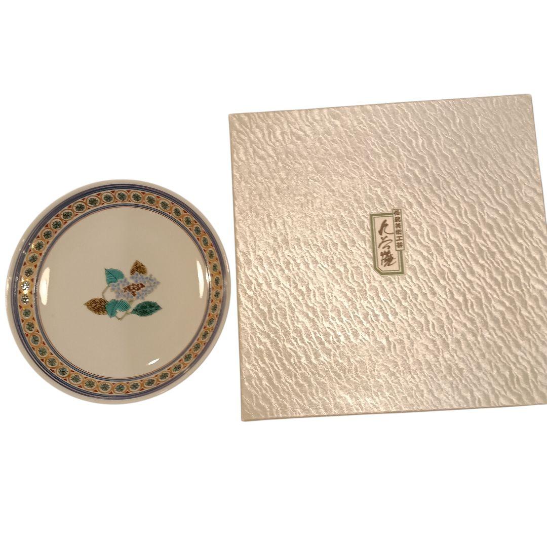 九谷焼（くたにやき）の銘々皿（めいめいざら）で、特に「青郊窯（せいこうがま）」