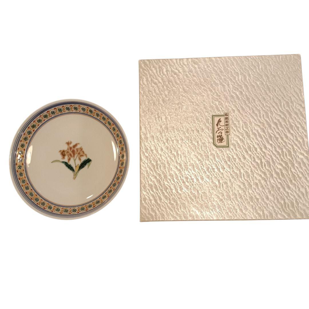 九谷焼（くたにやき）の銘々皿（めいめいざら）で、特に「青郊窯（せいこうがま）」