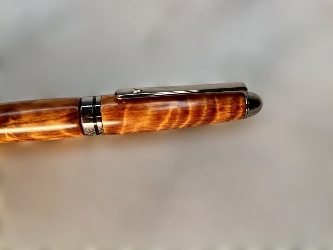 屋久杉ボールペン 虎杢模様　回転式＋ 屋久杉精油
