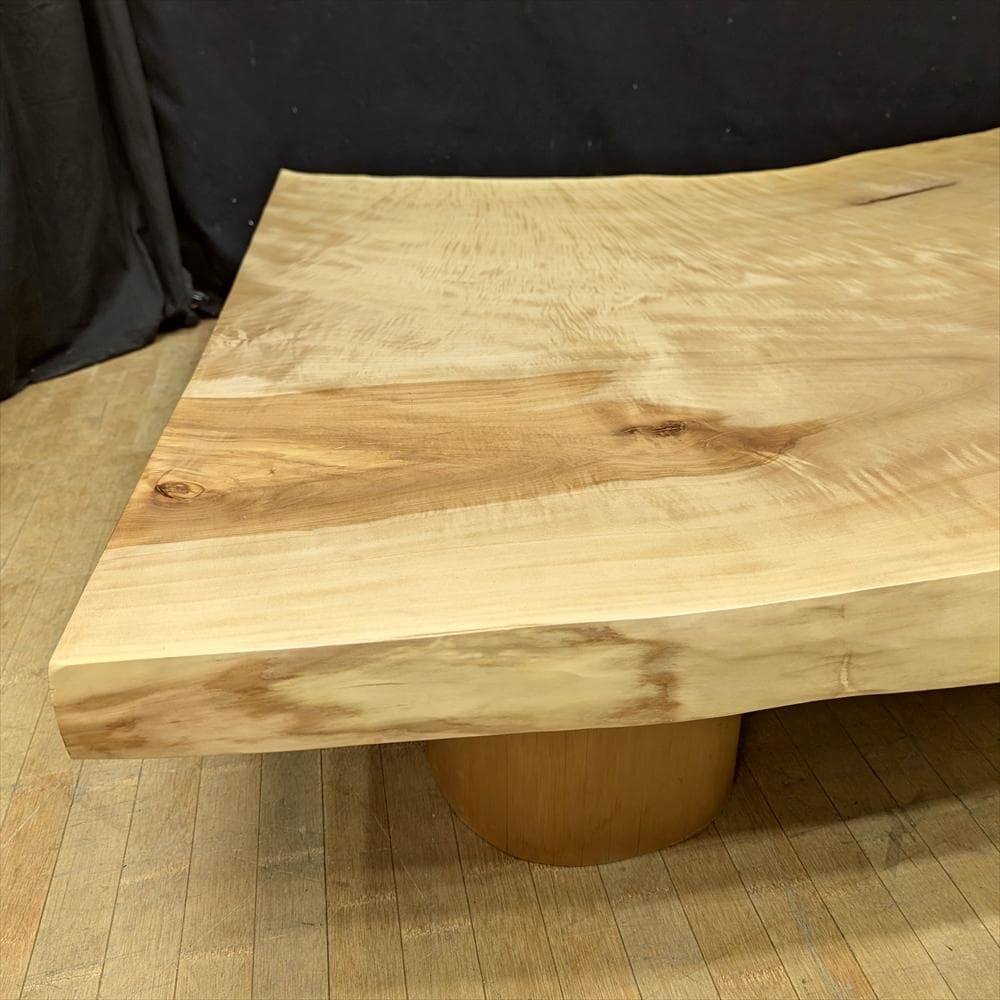 無垢　栃　トチ　縮杢　ちぢみもく　１枚板　丸太脚　座卓　テーブル　ローテーブル