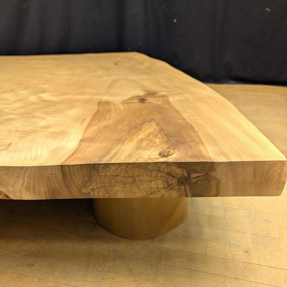 無垢　栃　トチ　縮杢　ちぢみもく　１枚板　丸太脚　座卓　テーブル　ローテーブル