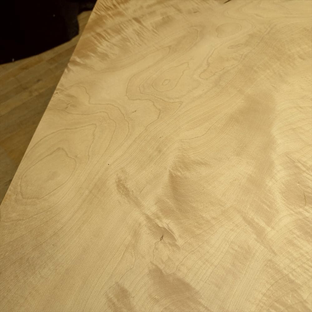 無垢　栃　トチ　縮杢　ちぢみもく　１枚板　丸太脚　座卓　テーブル　ローテーブル