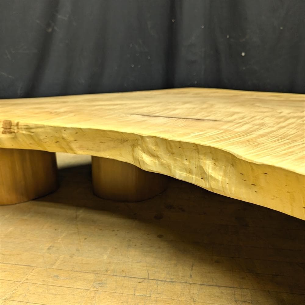 無垢　栃　トチ　縮杢　ちぢみもく　１枚板　丸太脚　座卓　テーブル　ローテーブル