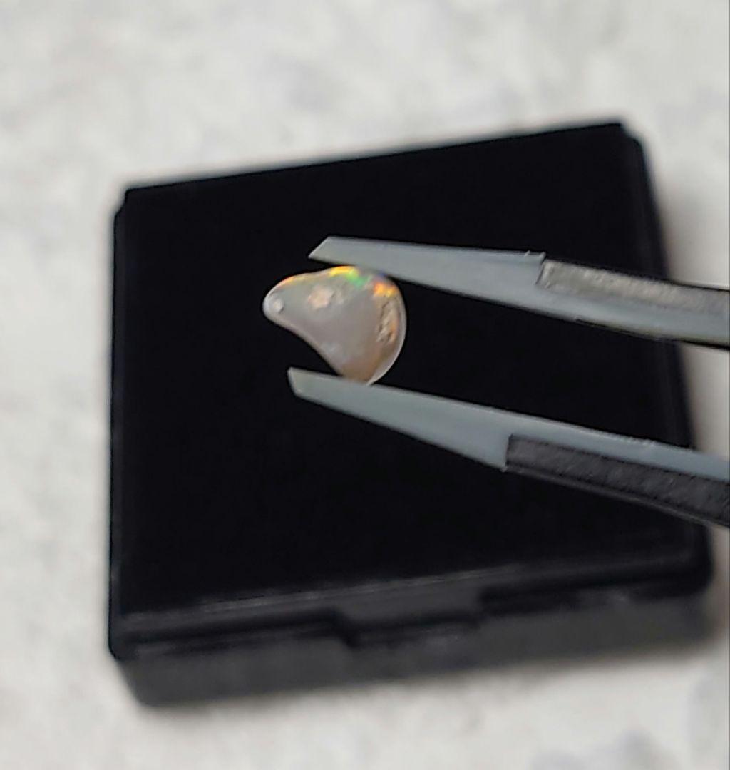 セミブラックオパール