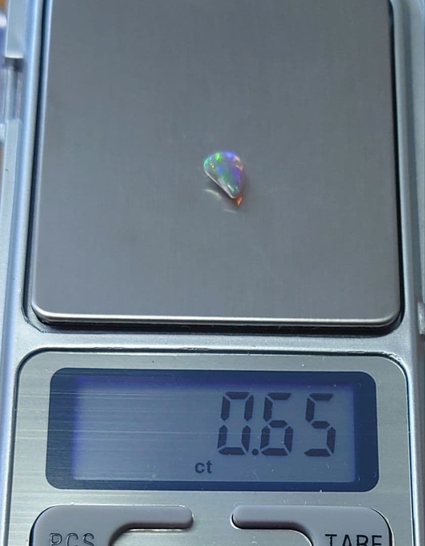 セミブラックオパール