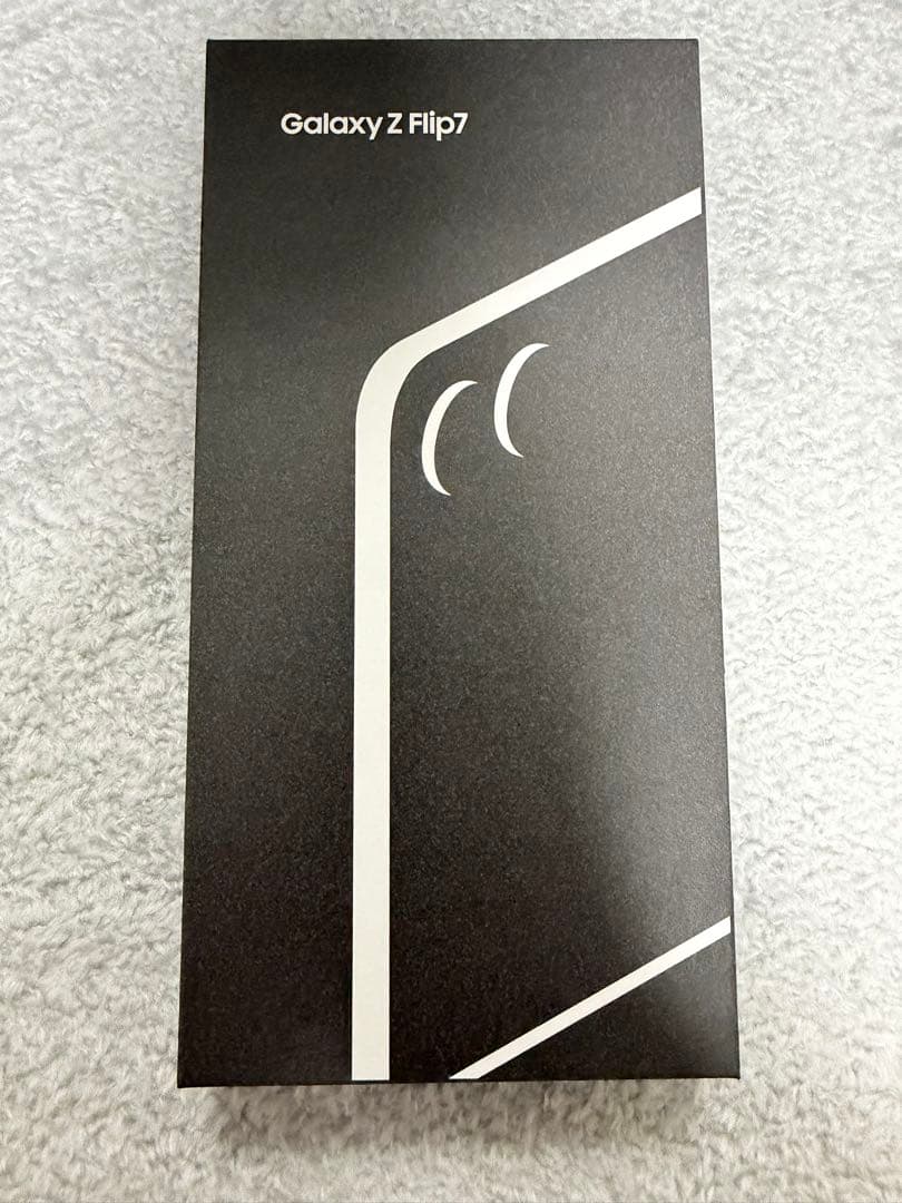 Galaxy Z Flip 7 256GB ブラック SIMフリー・ケース付き