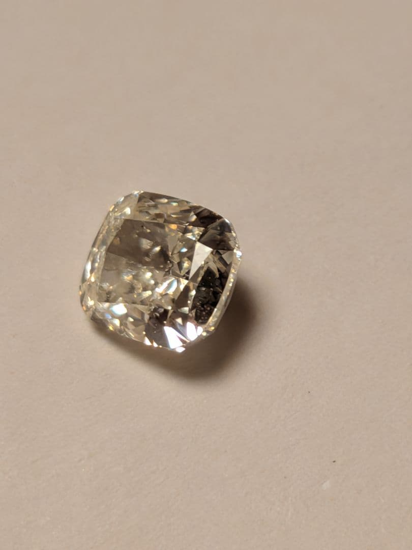 イエローダイヤモンド　鑑定書付き　ルース　1.023 ct