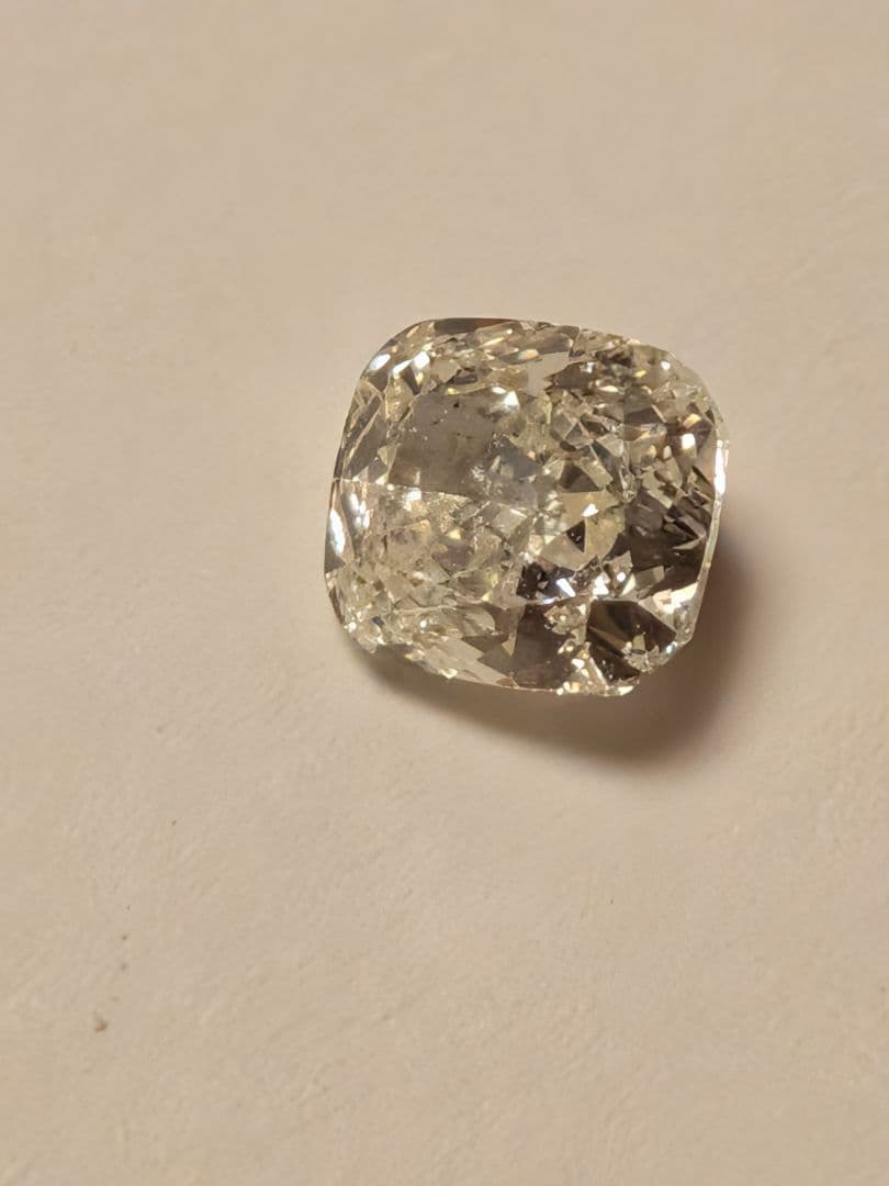 イエローダイヤモンド　鑑定書付き　ルース　1.023 ct