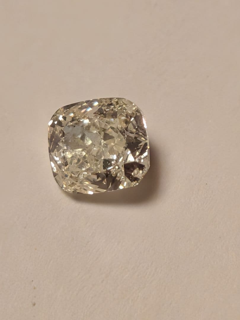 イエローダイヤモンド　鑑定書付き　ルース　1.023 ct