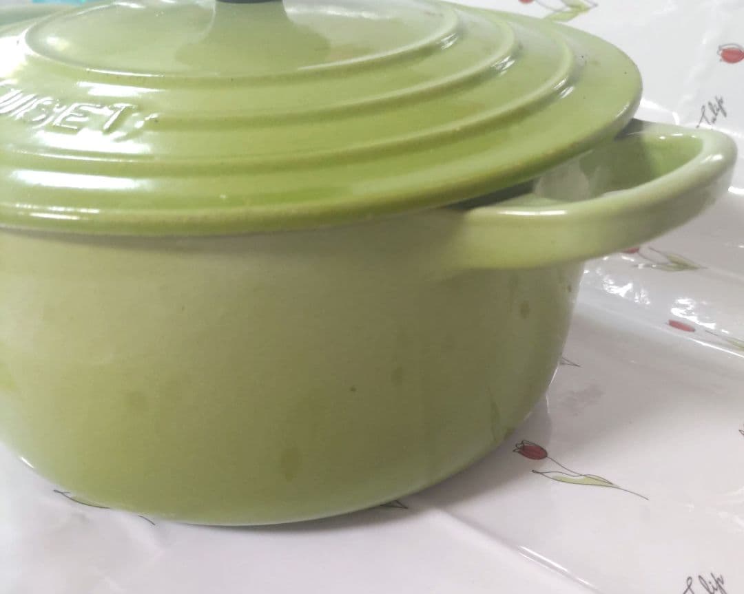 ル・クルーゼ　ライトグリーン 両手鍋　18センチ