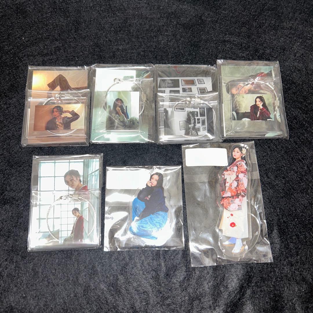 鷲尾伶菜さんのグッズまとめ売り