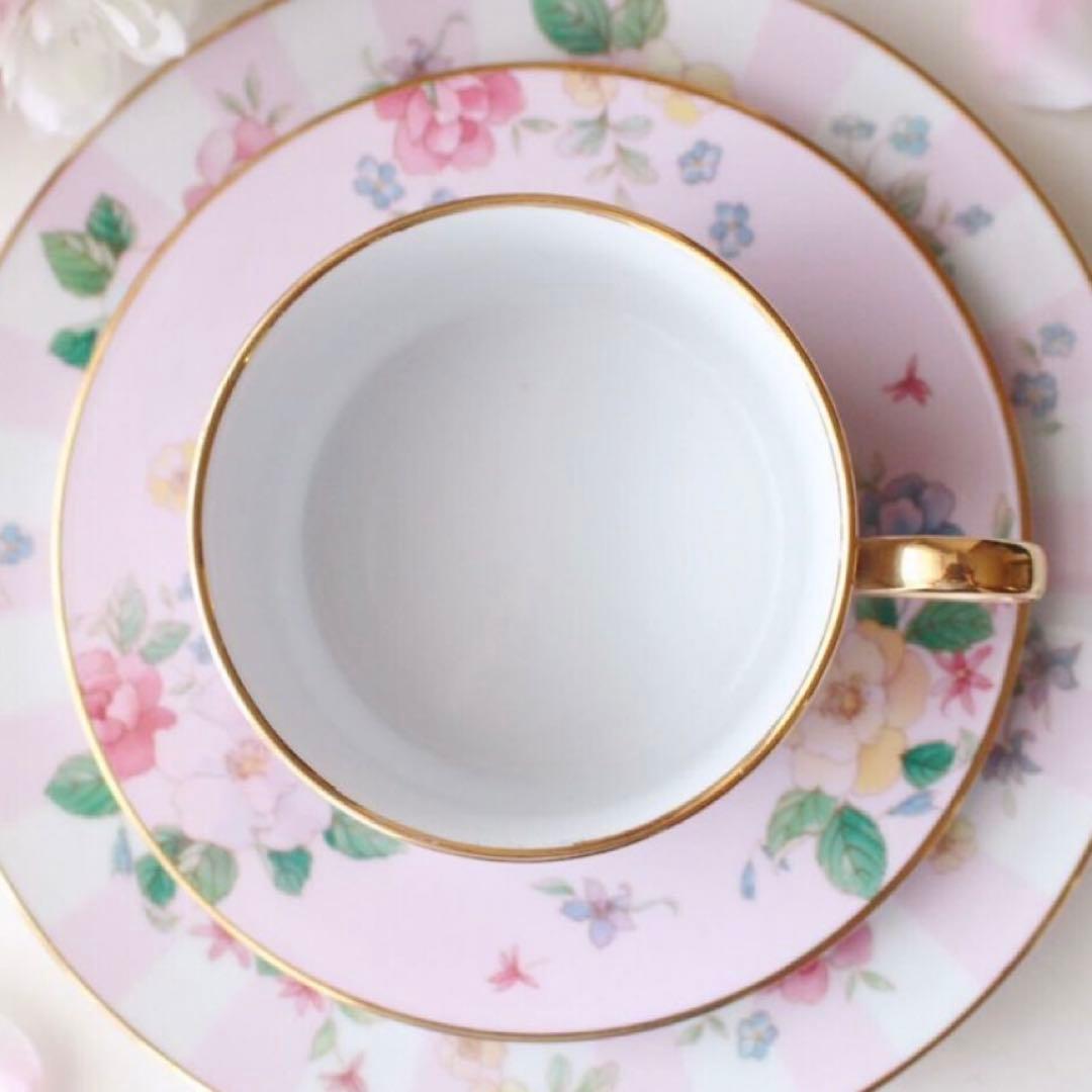 チェスティ好きにはたまらない♡ポーセラーツ お花のティーセット