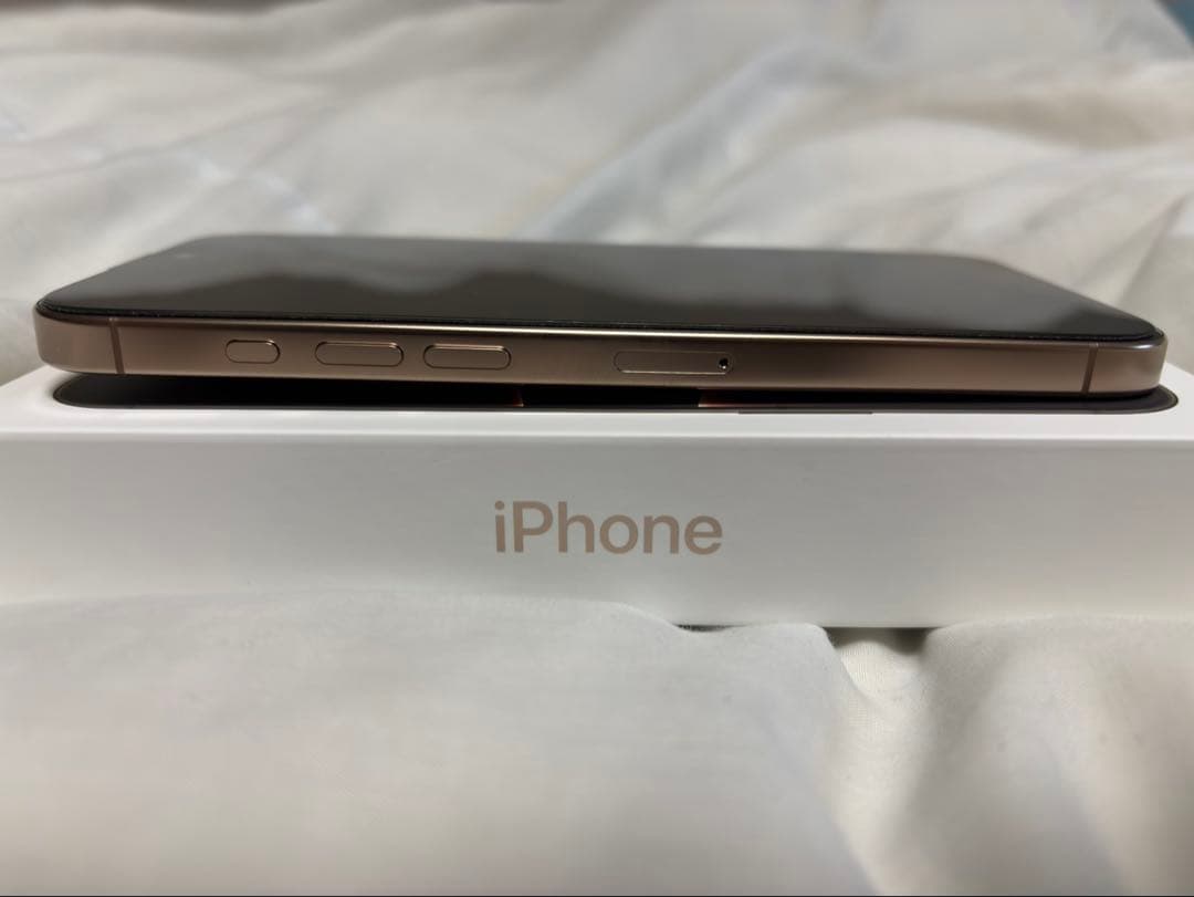 iOS18.7 iPhone 16 Pro Max 256 デザートチタニウム
