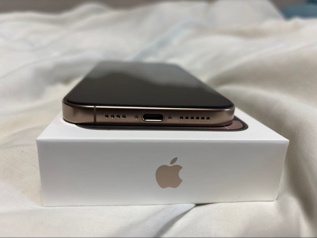 iOS18.7 iPhone 16 Pro Max 256 デザートチタニウム