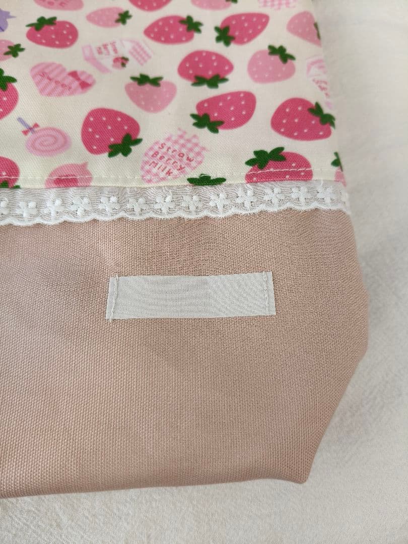 カラフルいちごの入園入学セット　ハンドメイド　通園バッグ　上靴袋　給食袋　着替袋