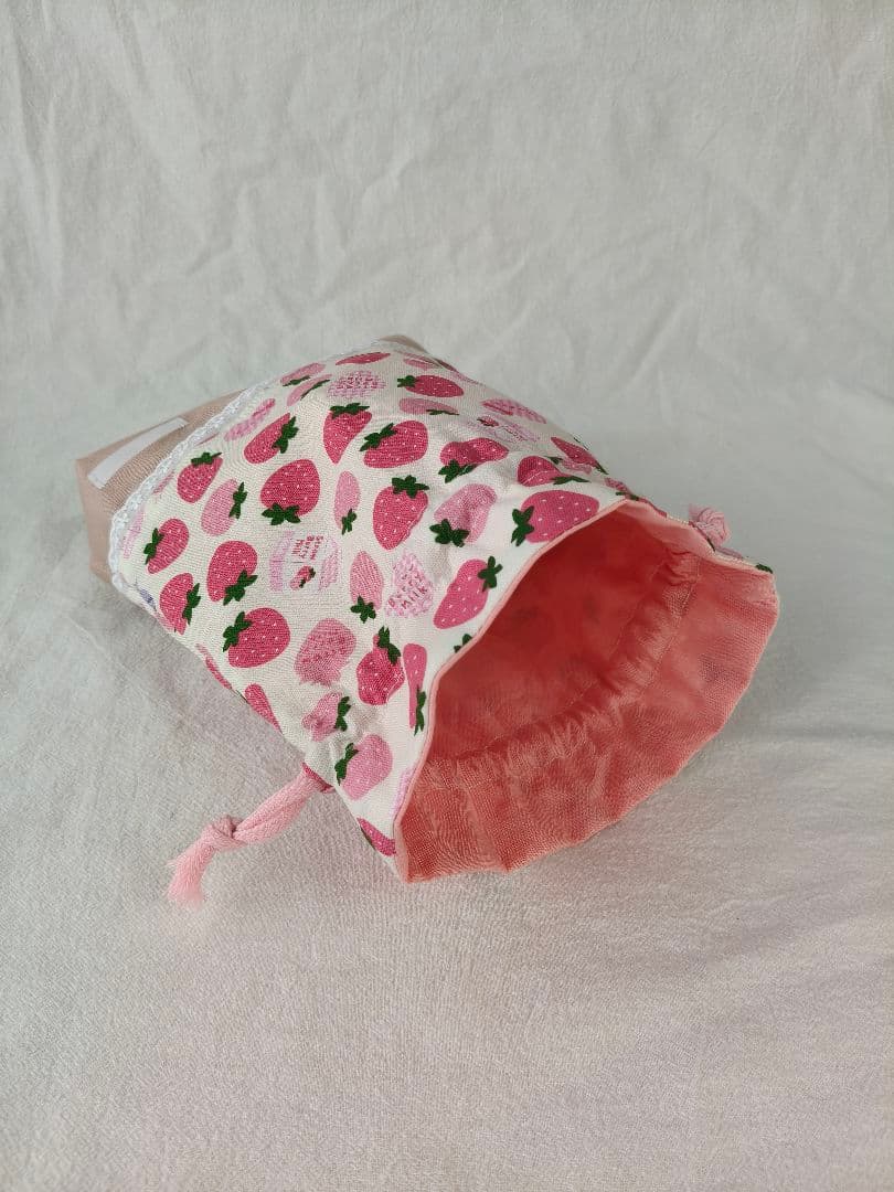 カラフルいちごの入園入学セット　ハンドメイド　通園バッグ　上靴袋　給食袋　着替袋