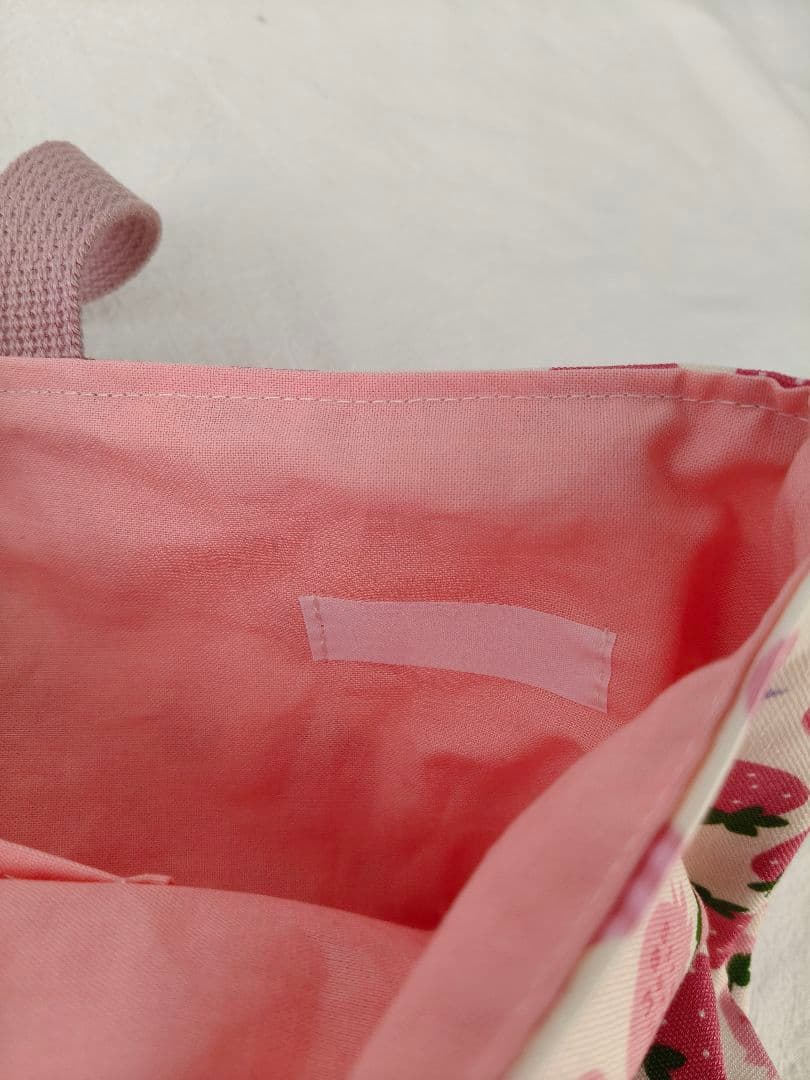 カラフルいちごの入園入学セット　ハンドメイド　通園バッグ　上靴袋　給食袋　着替袋