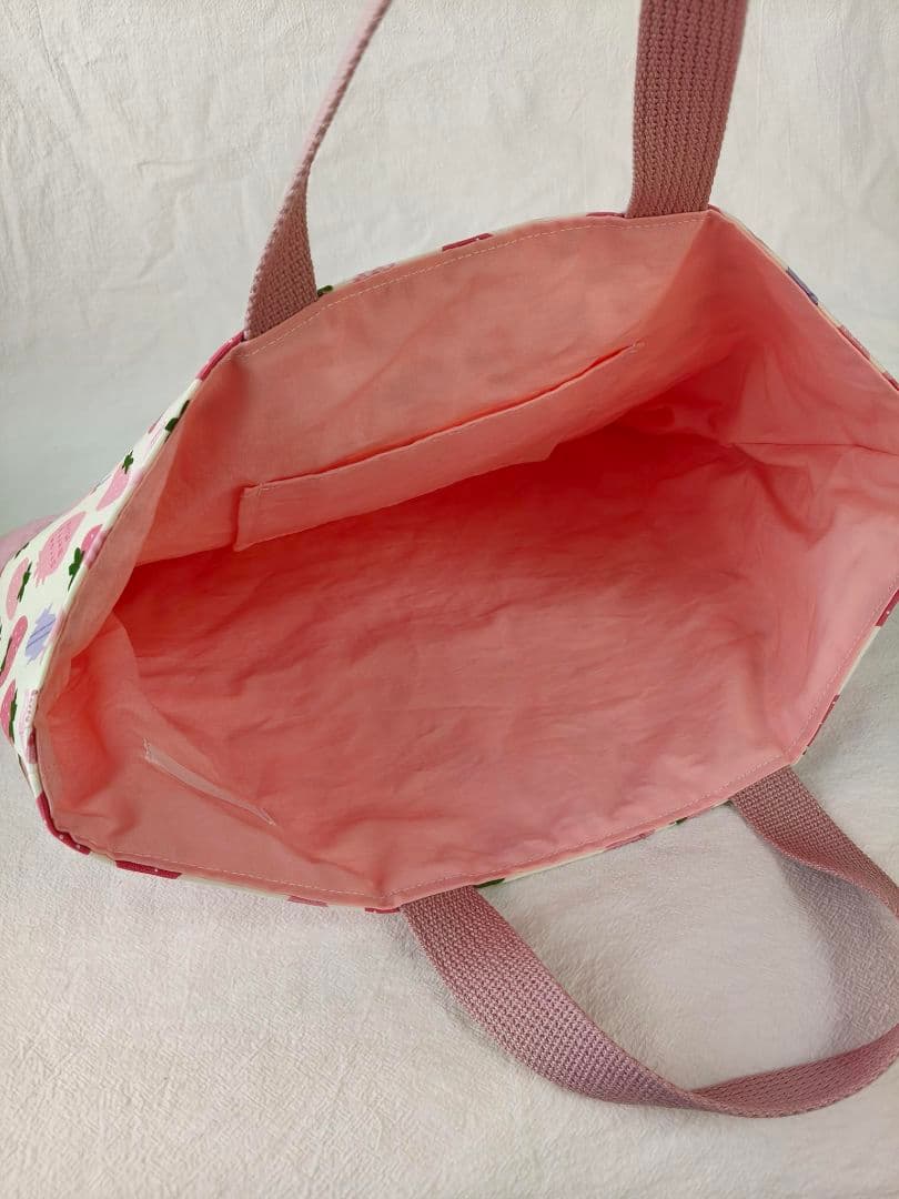 カラフルいちごの入園入学セット　ハンドメイド　通園バッグ　上靴袋　給食袋　着替袋