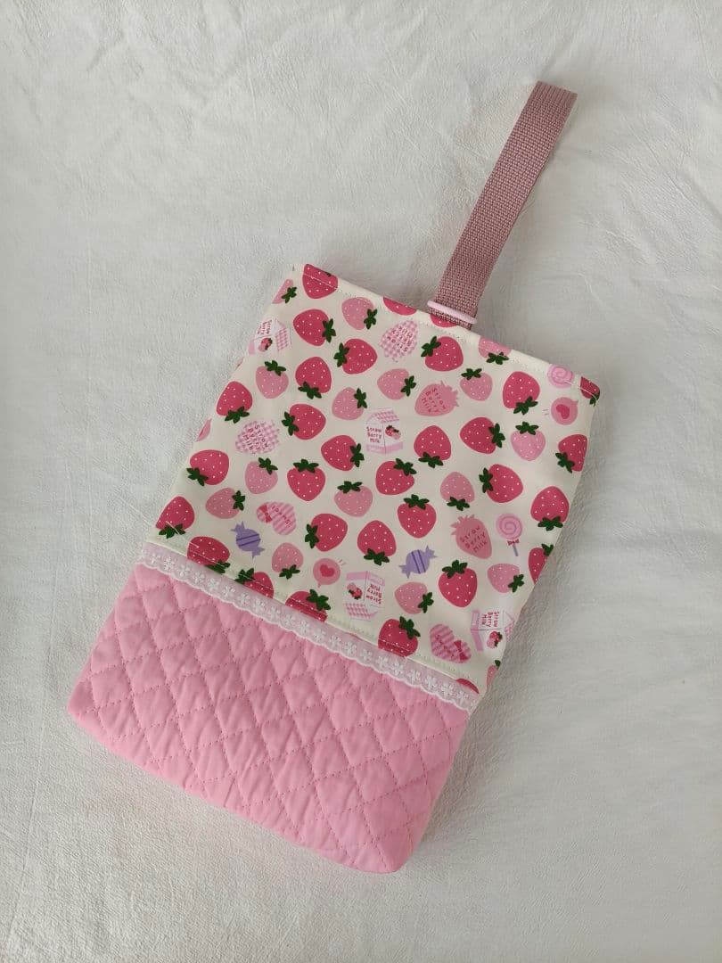 カラフルいちごの入園入学セット　ハンドメイド　通園バッグ　上靴袋　給食袋　着替袋