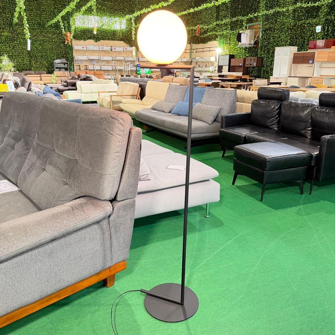 FLOS フロアランプ インテリア 白熱灯器具 ブラック スリム P004