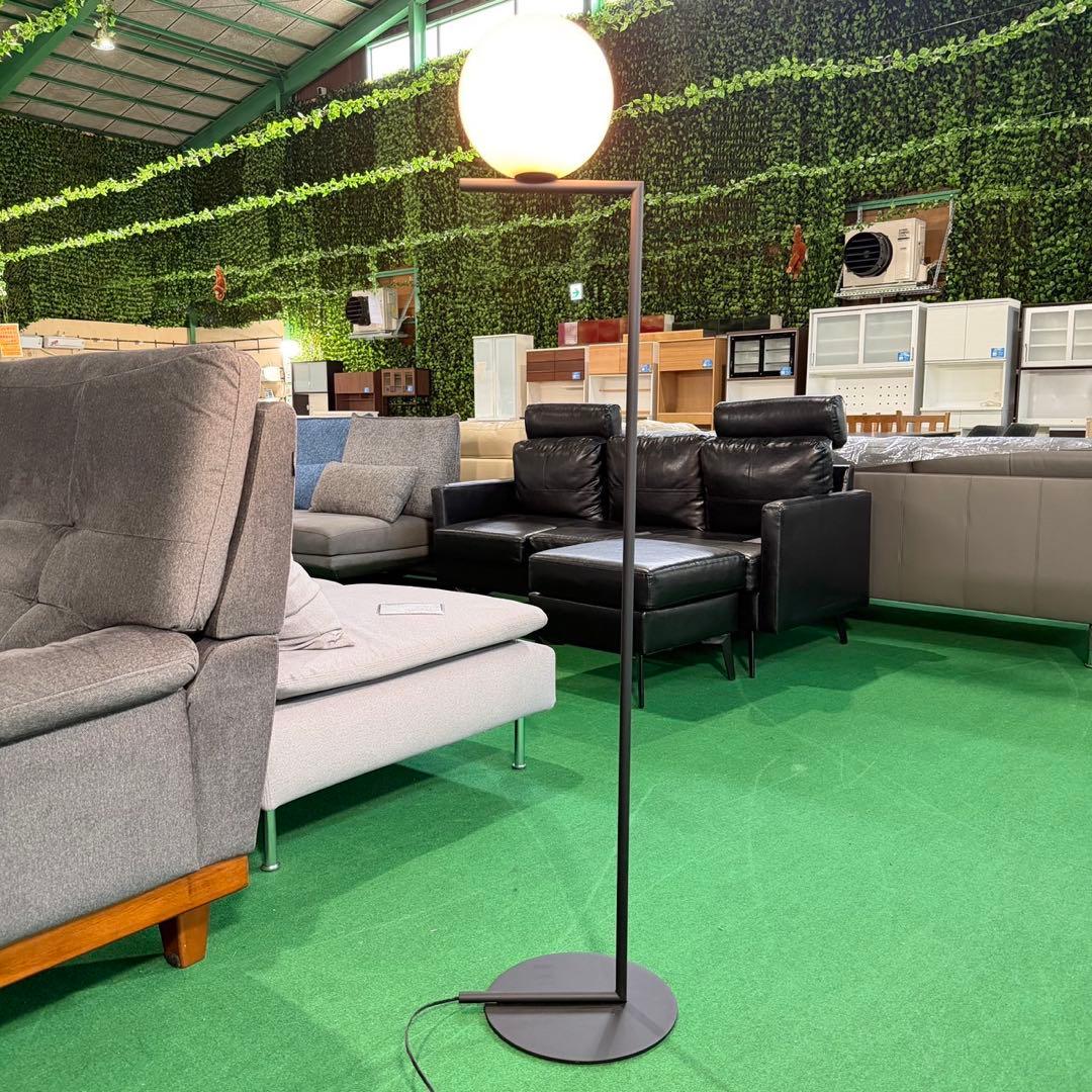FLOS フロアランプ インテリア 白熱灯器具 ブラック スリム P004