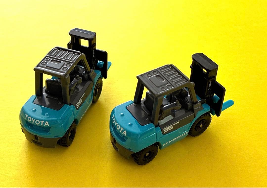 1トミカミニカーTOMICAフォークリフト& ブルドーザー