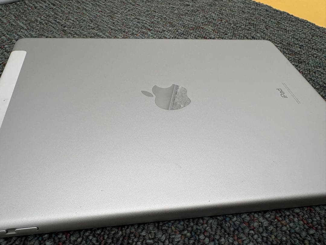 【94%】 iPad 第8世代　Wi-Fi + Cellularモデル