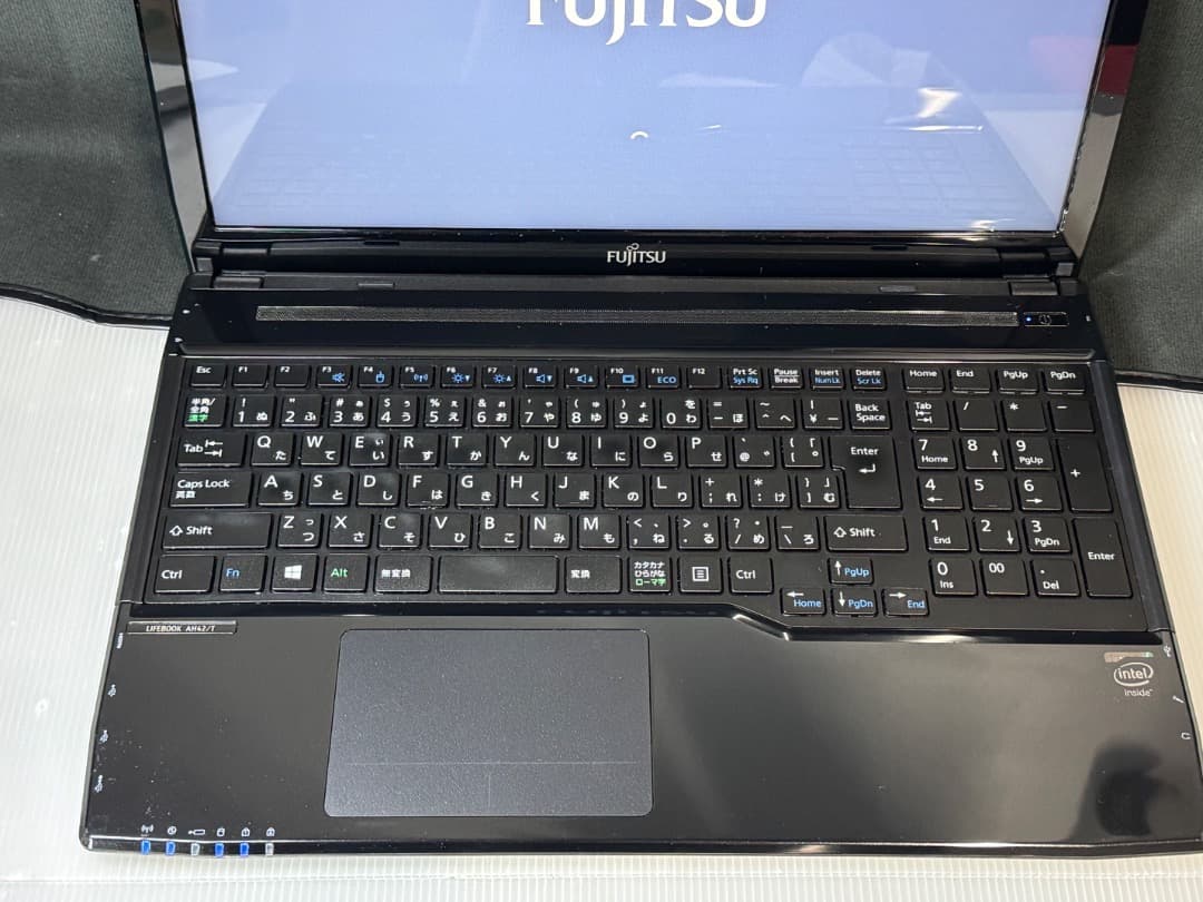 FMV LIFEBOOK Windows11　ノートパソコン