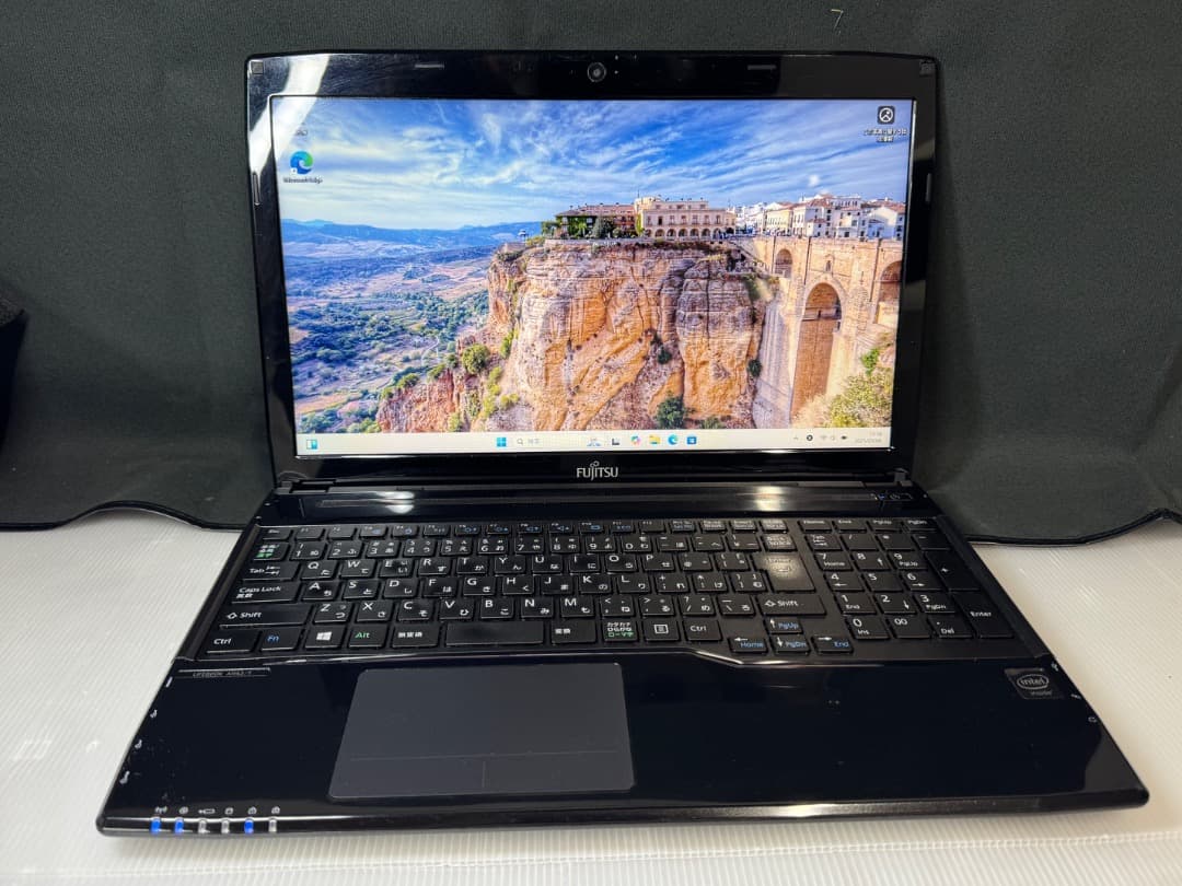 FMV LIFEBOOK Windows11　ノートパソコン