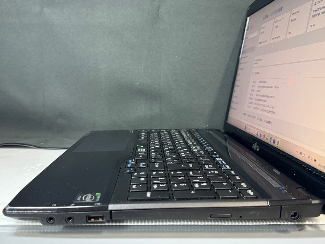 FMV LIFEBOOK Windows11　ノートパソコン