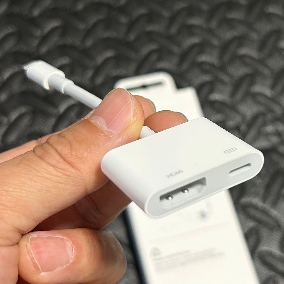 アップル純正 ほぼ新品 HDMI変換 最新モデルライトニング ミラーリング