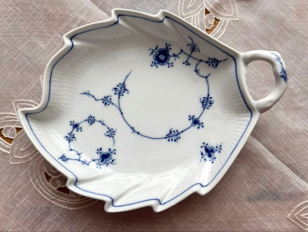 ブルーフルーテッド　ジャパニーズ　リーフディッシュ