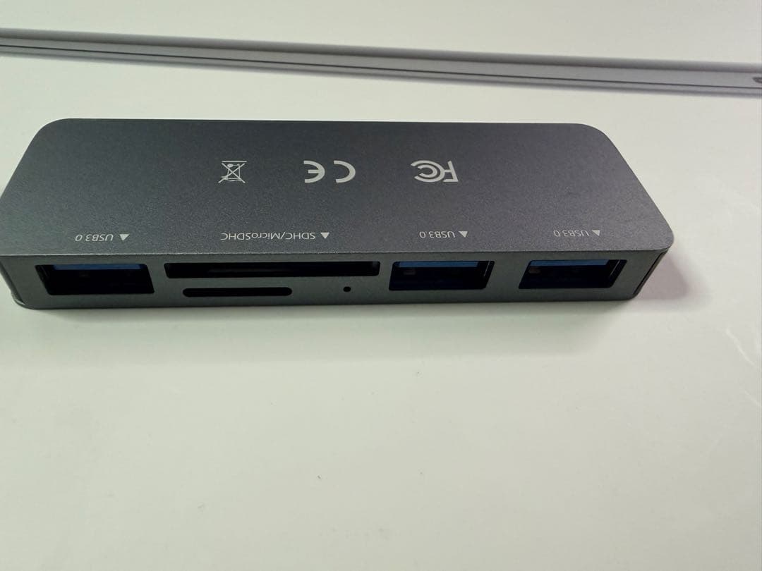 【美品】M1 MacBook Air 13インチ 便利な多機能ハブ付