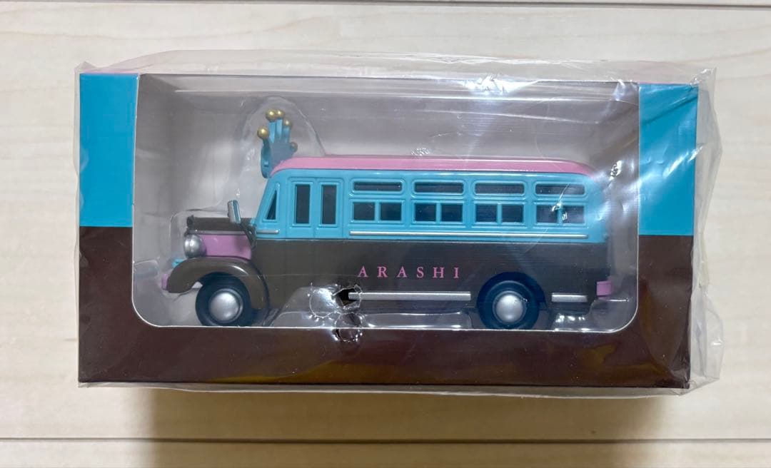 嵐を旅する展覧会 バス 座る嵐