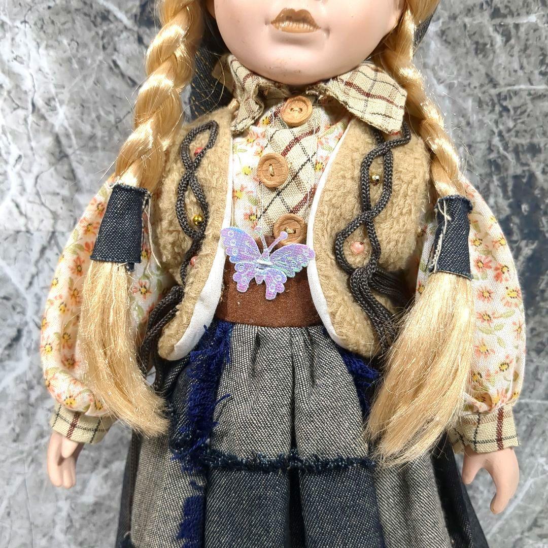 ビスクドール 金髪の伝統的な衣装の人形 約40cm