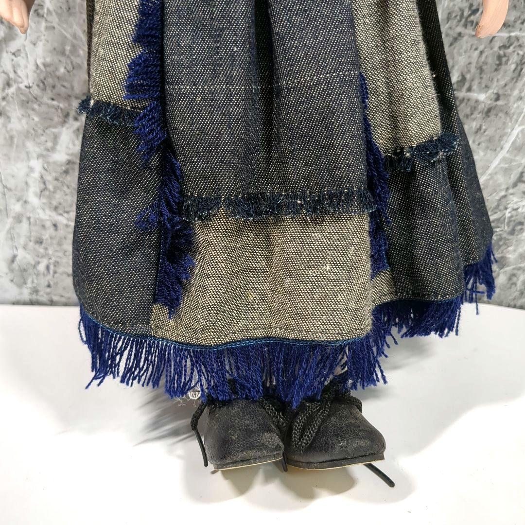 ビスクドール 金髪の伝統的な衣装の人形 約40cm