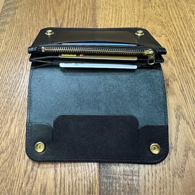 廉　ミドルトラッカーウォレット　栃木レザーブラック真鍮