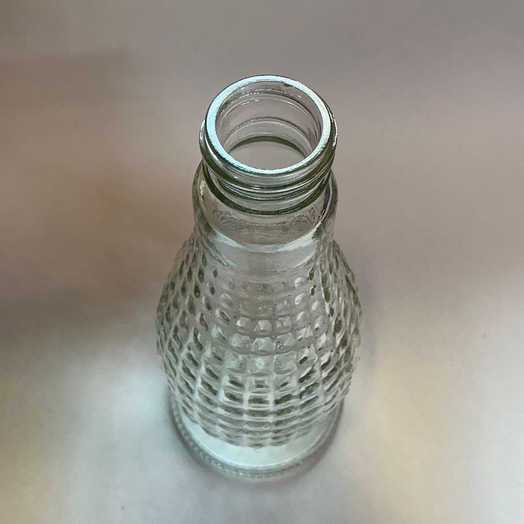ヴィンテージ　ガラス瓶　エンボス　ダイヤモンドカット