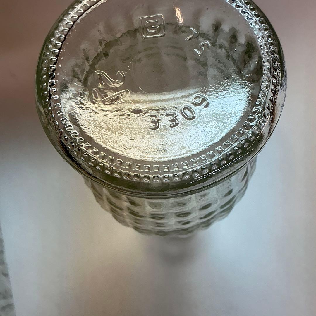 ヴィンテージ　ガラス瓶　エンボス　ダイヤモンドカット