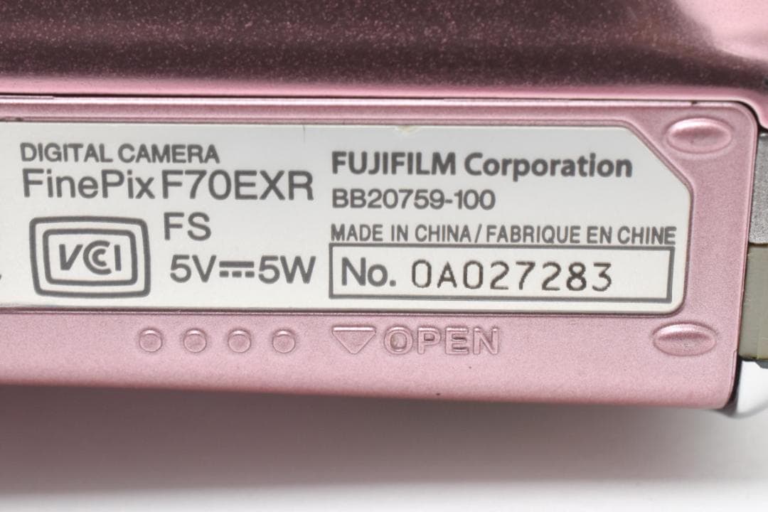 美品　FUJIFILM FinePix F70EXR ピンク ＃A485