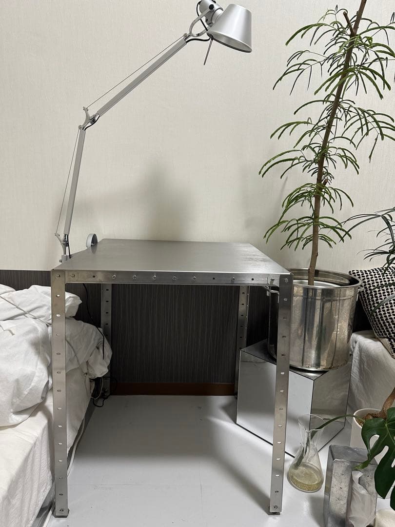 MILLS ステンレス製 テーブル